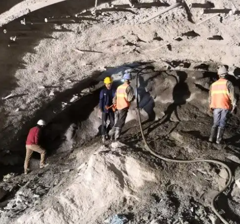 广安拱顶带模注浆料的施工流程及注意事项